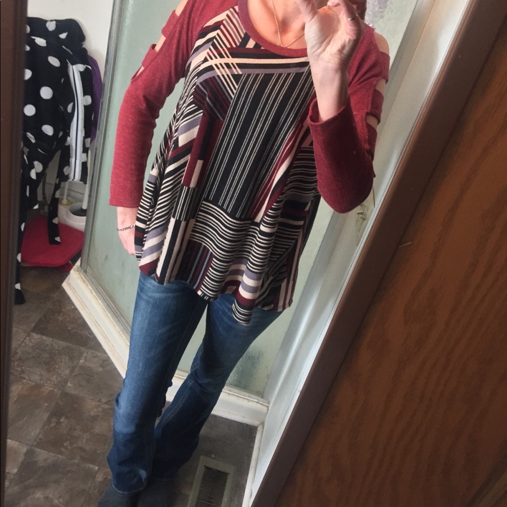 🌷3/$20 5🌟 Open Cut-out Long Sleeve - Picture 3 of 3